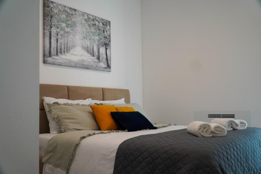Double bedroom with towels ready for guests