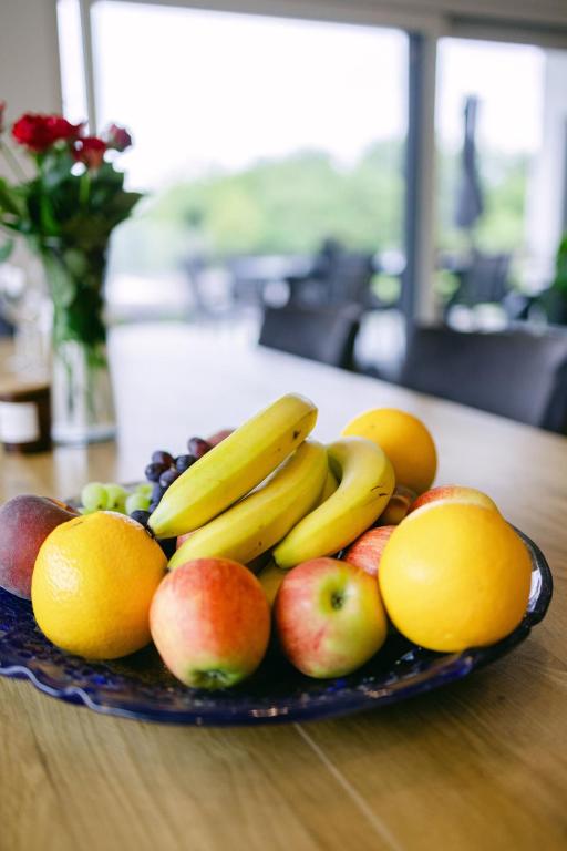 Fresh fruit on the dining table