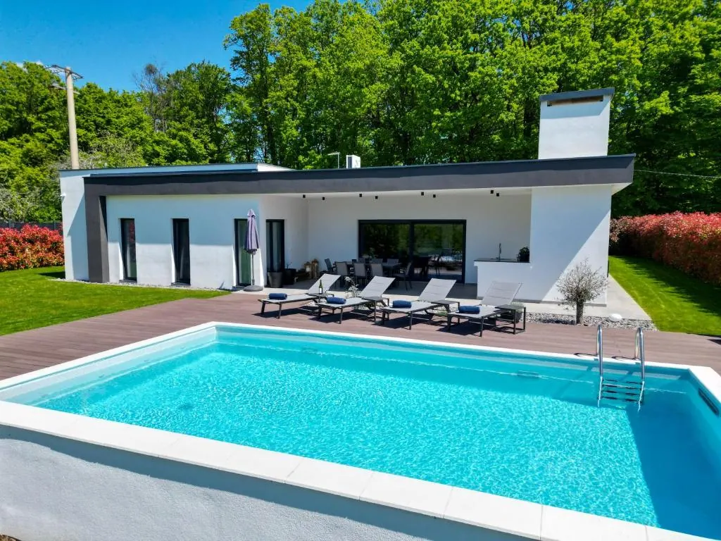 Villa Tomaté s privatnim bazenom, terasom i vanjskim prostorom