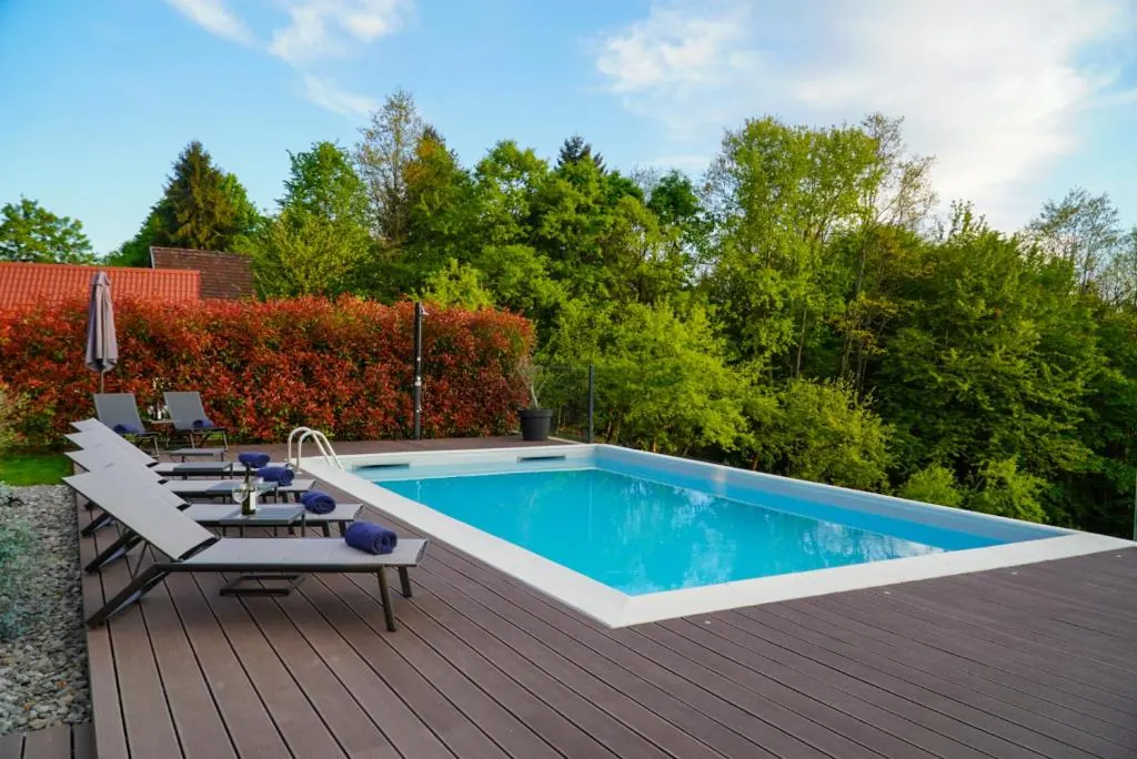 Private heated pool and garden at Villa Tomaté near Zagreb
